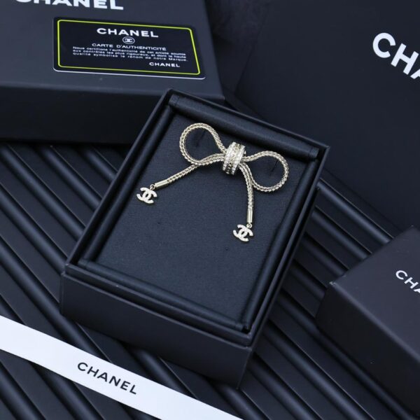replica,repliche,fake,1:1,earrings,bracelet,ring,jewelry Spilla doppia C con catena a fiocco della stagione calda di Chanel (F0EC)