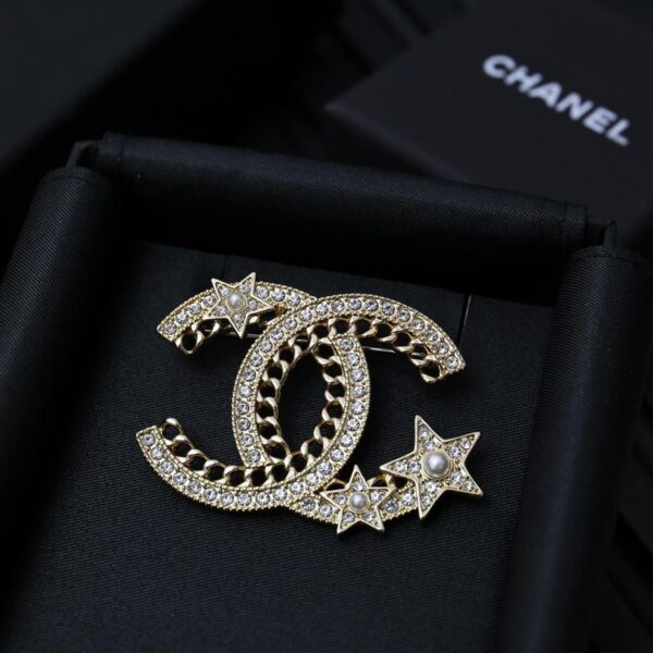 replica,repliche,fake,1:1,earrings,bracelet,ring,jewelry Spilla stagionale con stella con doppio logo Chanel (DA76)