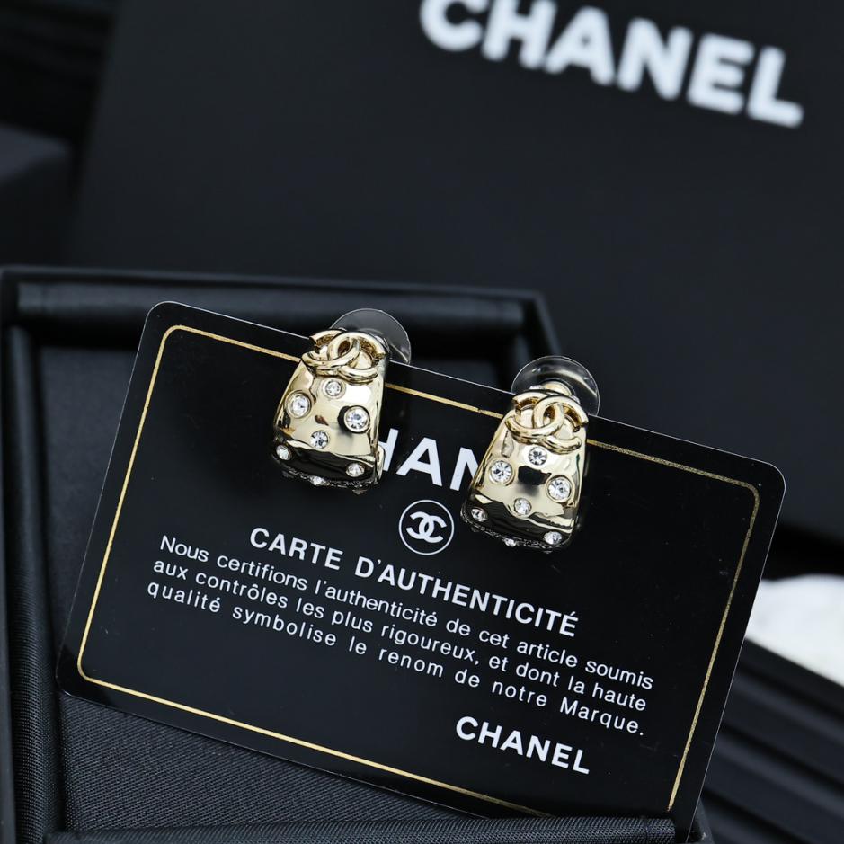 replica,repliche,fake,1:1,earrings,bracelet,ring,jewelry Orecchini a cerchio con diamanti Chanel C (55B5) replica,repliche,fake,1:1,earrings,bracelet,ring,jewelry Orecchini a cerchio con diamanti Chanel C (55B5)