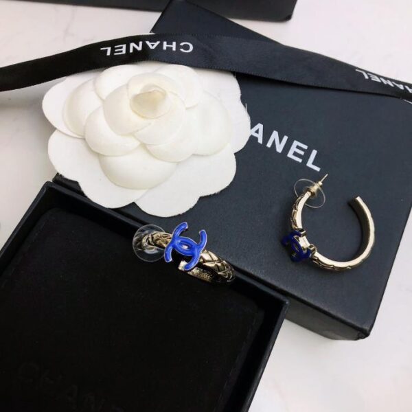 Orecchini a cerchio grandi classici Chanel (24D8)
