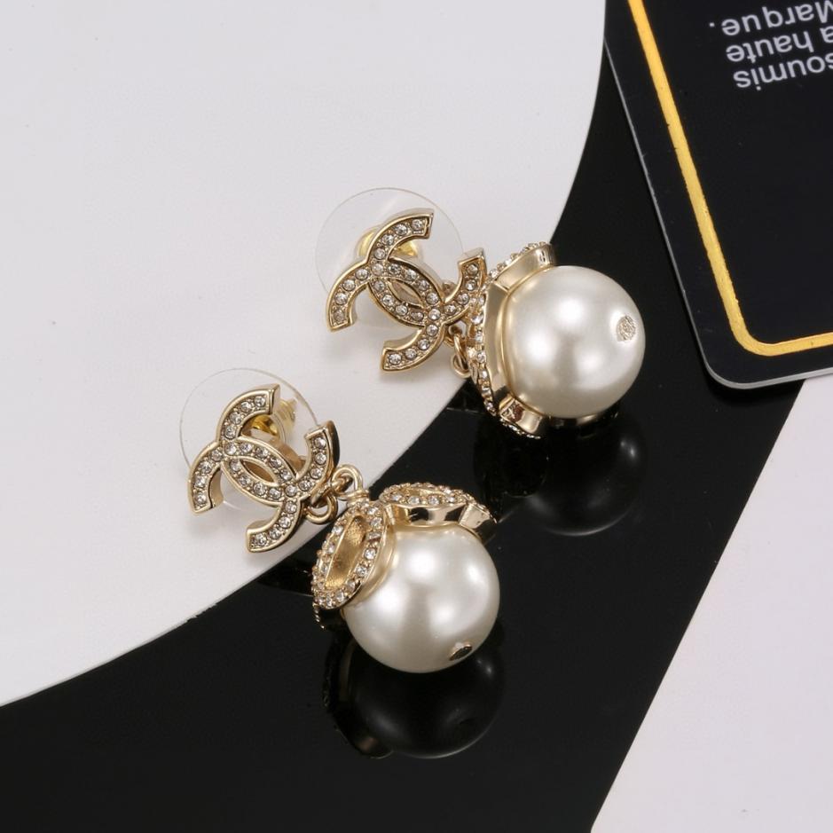 replica,repliche,fake,1:1,earrings,bracelet,ring,jewelry Orecchini a bottone con perle classiche doppia C Chanel (91C6) replica,repliche,fake,1:1,earrings,bracelet,ring,jewelry Orecchini a bottone con perle classiche doppia C Chanel (91C6)