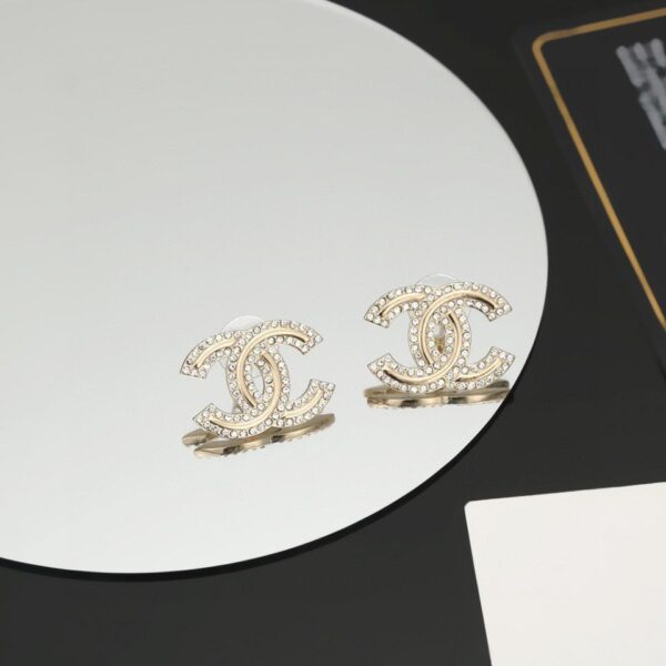 Orecchini a bottone classici Chanel doppia C (0ADB)