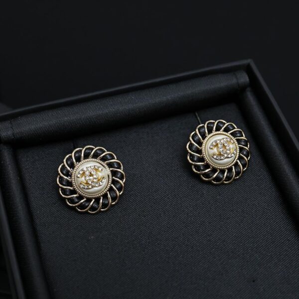 Orecchini a bottone Chanel con girasole in pelle oro nero 24K (FFD8)