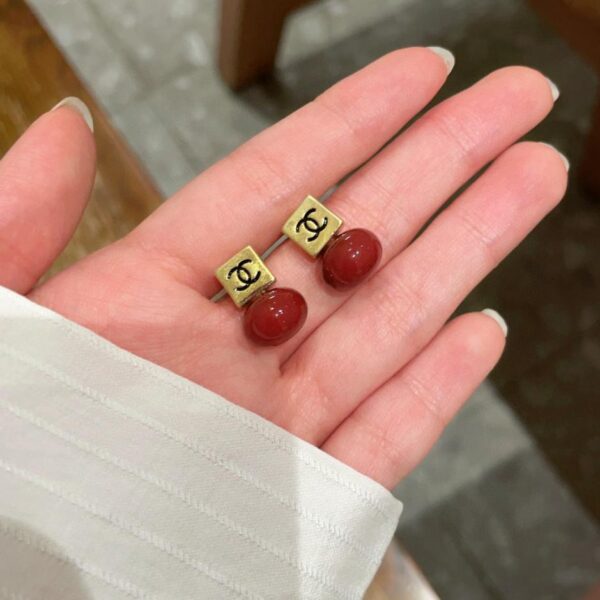 Orecchini doppia C Chanel di seconda mano (72D1)