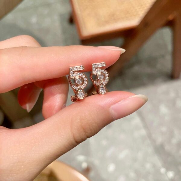 Orecchini doppia C Chanel di seconda mano (8BD3)