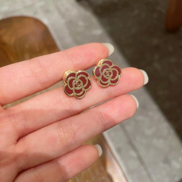 Orecchini doppia C Chanel di seconda mano (035E)