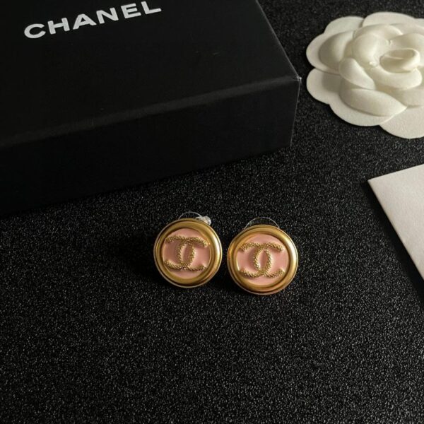 Orecchini doppia C Chanel di seconda mano (B40C)