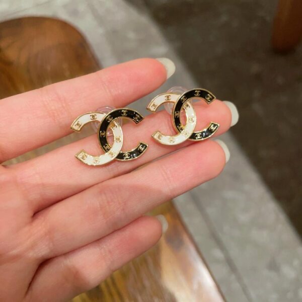 Orecchini doppia C Chanel di seconda mano (C0C5)