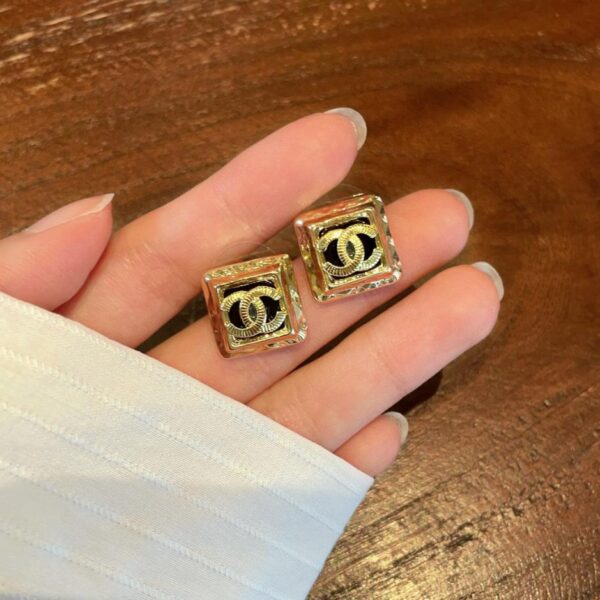 replica,repliche,fake,1:1,earrings,bracelet,ring,jewelry Orecchini lettere medievali Chanel (6AF1)