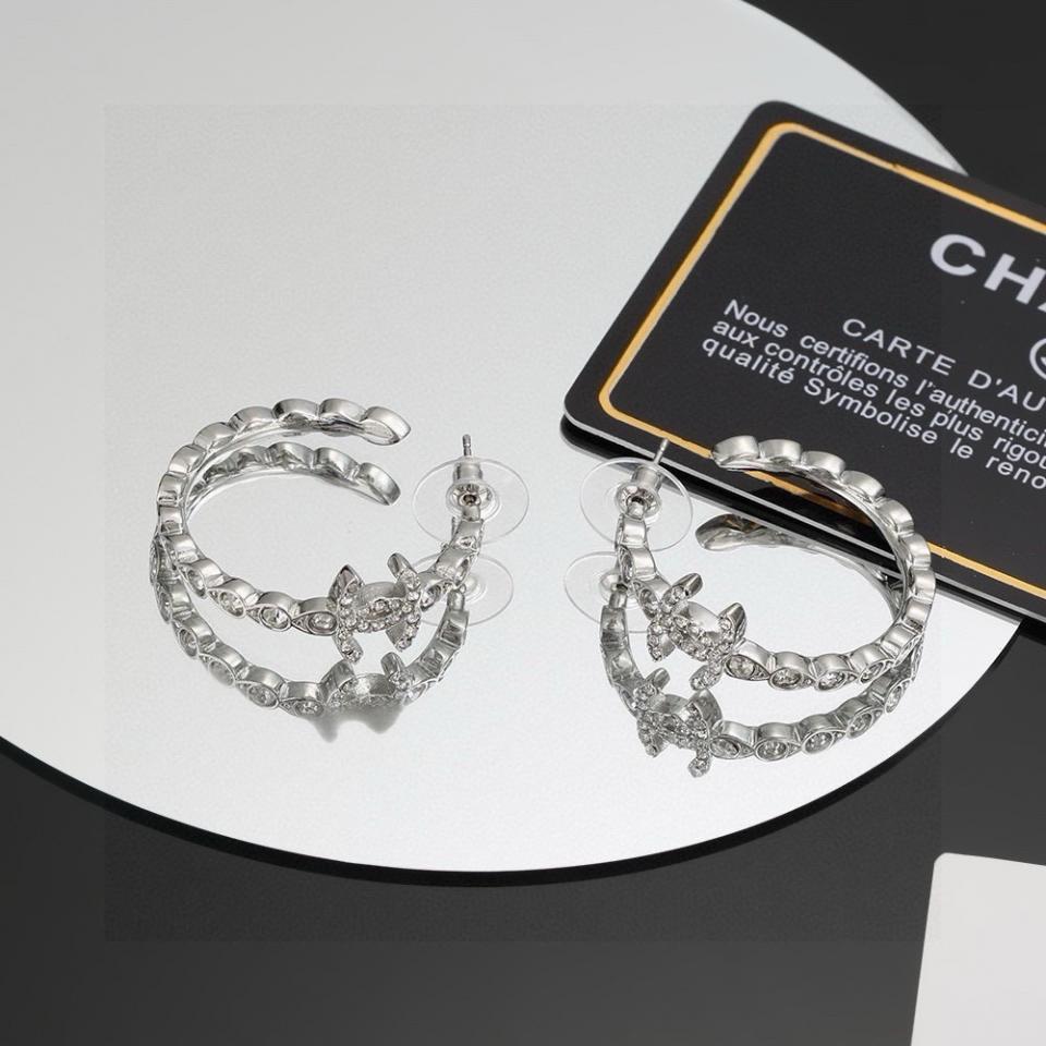 replica,repliche,fake,1:1,earrings,bracelet,ring,jewelry Orecchini a cerchio Chanel (D8BC) replica,repliche,fake,1:1,earrings,bracelet,ring,jewelry Orecchini a cerchio Chanel (D8BC)