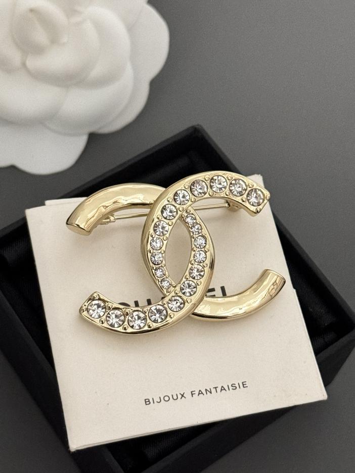replica,repliche,fake,1:1,earrings,bracelet,ring,jewelry Spilla Chanel nuova lettera cc (C830) replica,repliche,fake,1:1,earrings,bracelet,ring,jewelry Spilla Chanel nuova lettera cc (C830)