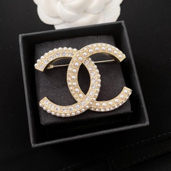replica,repliche,fake,1:1,earrings,bracelet,ring,jewelry Chanel nuova spilla in oro con diamanti e perle autunno e inverno (1AD4)