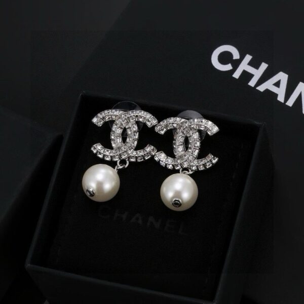 Orecchini Chanel classici con perle di strass doppia C (0C9C)