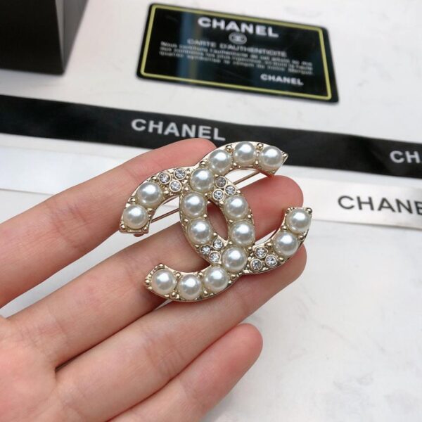 replica,repliche,fake,1:1,earrings,bracelet,ring,jewelry Nuova spilla Chanel (A48A)