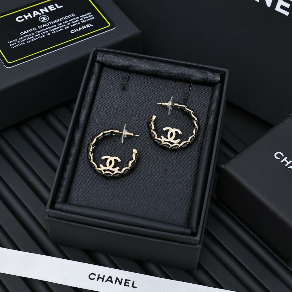 replica,repliche,fake,1:1,earrings,bracelet,ring,jewelry Orecchini a cerchio a C in pelle nera oro Chanel (1F00) replica,repliche,fake,1:1,earrings,bracelet,ring,jewelry Orecchini a cerchio a C in pelle nera oro Chanel (1F00)