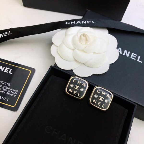 Chanel Nuovi orecchini con diamanti quadrati in cristallo Swarovski (B374)