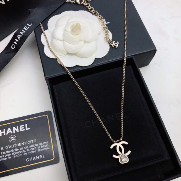 Collana girocollo con lettera Chanel piena di diamanti (CBAD)