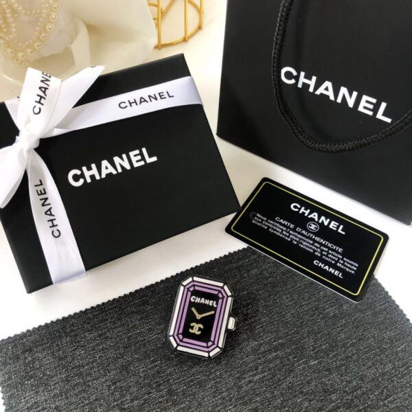 replica,repliche,fake,1:1,earrings,bracelet,ring,jewelry Spilla Chanel della nuova serie di orologi a fumetti (CF3C)