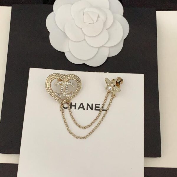 replica,repliche,fake,1:1,earrings,bracelet,ring,jewelry L’ultima spilla a doppia catena Hollow Love di Chanel (5EA6)