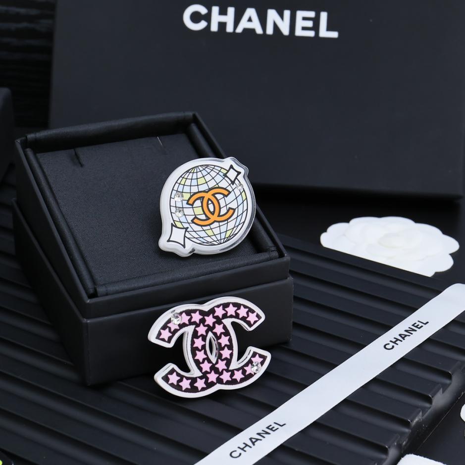 replica,repliche,fake,1:1,earrings,bracelet,ring,jewelry Spilla a fumetti in acrilico con graffiti dipinti Chanel (A917) replica,repliche,fake,1:1,earrings,bracelet,ring,jewelry Spilla a fumetti in acrilico con graffiti dipinti Chanel (A917)