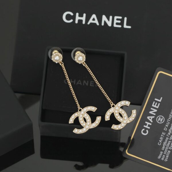 Orecchini a bottone con perle classiche doppia C Chanel (8EEE)