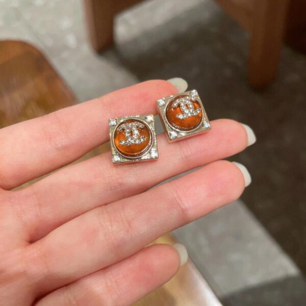 Orecchini doppia C Chanel di seconda mano (59C6)