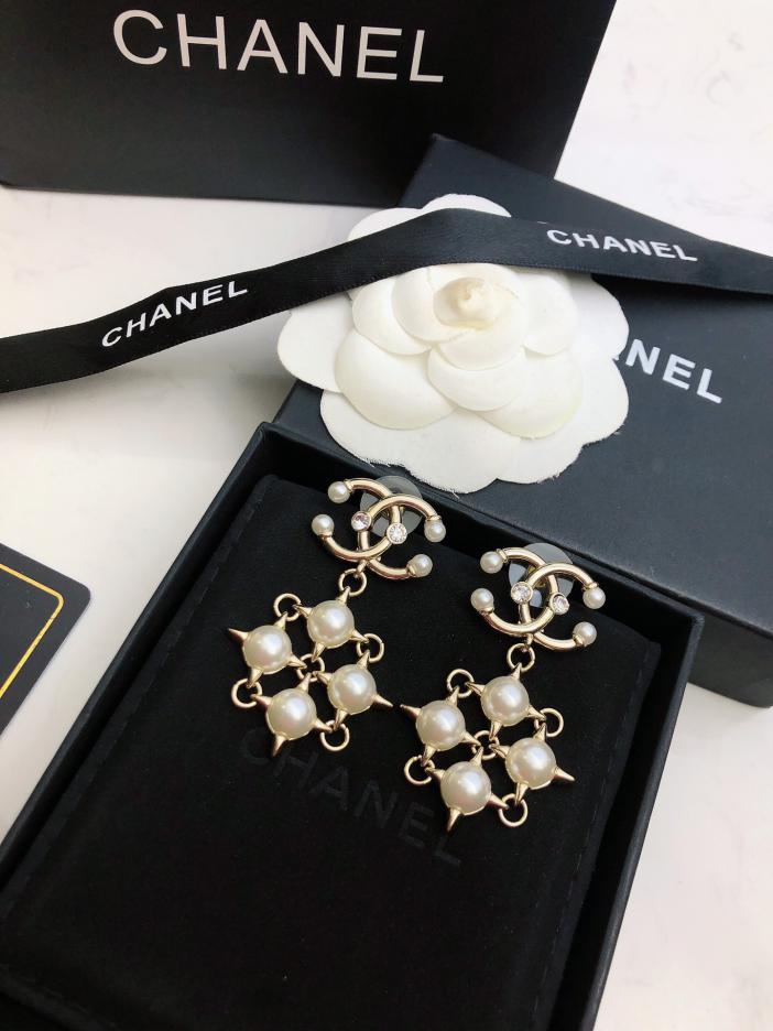 replica,repliche,fake,1:1,earrings,bracelet,ring,jewelry Orecchini a bottone Chanel con perle Swarovski vuote, cristalli e diamanti, doppia C (62F3) replica,repliche,fake,1:1,earrings,bracelet,ring,jewelry Orecchini a bottone Chanel con perle Swarovski vuote, cristalli e diamanti, doppia C (62F3)