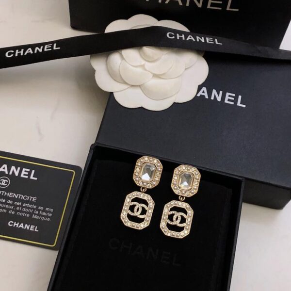 Orecchini a bottone classici Chanel (6B7C)