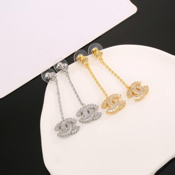 Orecchini lunghi Chanel (D64B)