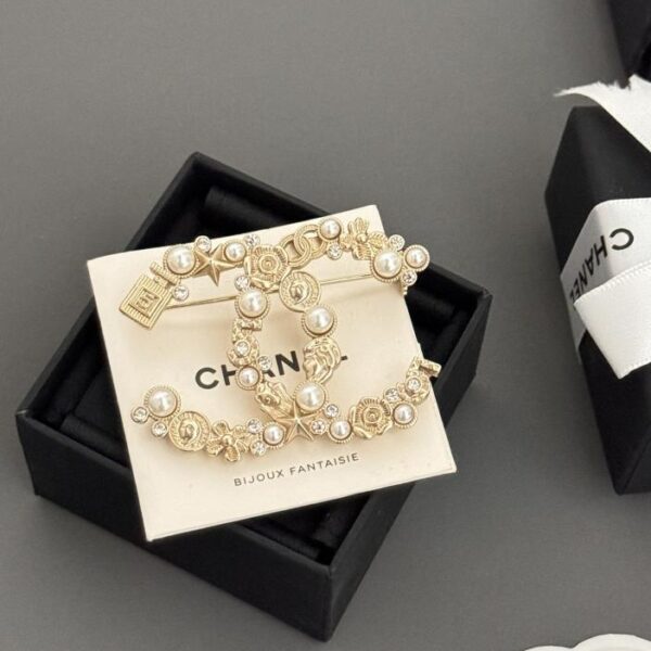 replica,repliche,fake,1:1,earrings,bracelet,ring,jewelry Spilla Chanel doppia C (9D4B)