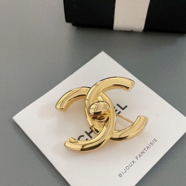 replica,repliche,fake,1:1,earrings,bracelet,ring,jewelry Spilla Chanel doppia C in oro (5AAC)
