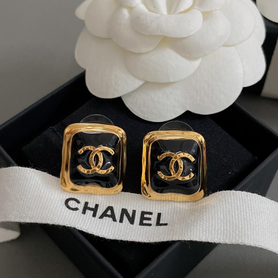 replica,repliche,fake,1:1,earrings,bracelet,ring,jewelry Orecchini a bottone curvi Chanel in oro e nero (6598) replica,repliche,fake,1:1,earrings,bracelet,ring,jewelry Orecchini a bottone curvi Chanel in oro e nero (6598)