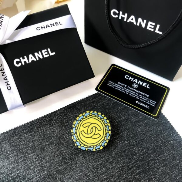 replica,repliche,fake,1:1,earrings,bracelet,ring,jewelry Spilla Chanel della nuova serie di orologi a fumetti (2411)