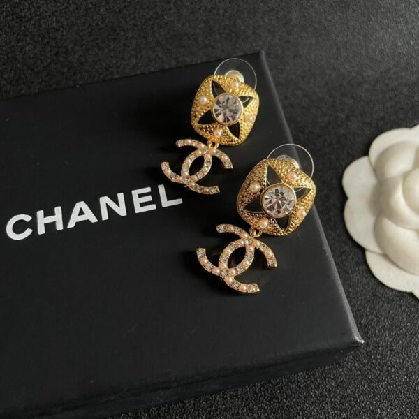 Orecchini Chanel di seconda mano (928F)