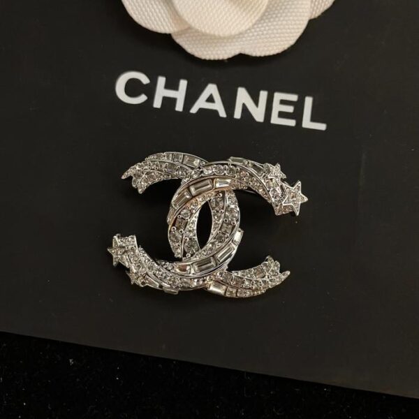 replica,repliche,fake,1:1,earrings,bracelet,ring,jewelry Spilla Chanel con doppia C con diamanti quadrati (4E56)