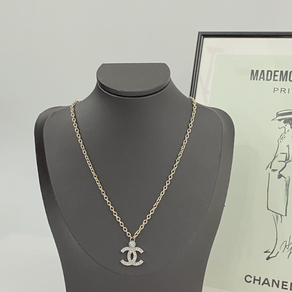 replica,repliche,fake,1:1,earrings,bracelet,ring,jewelry Collana Chanel in oro bianco con logo doppia C e diamanti pieni (720A) replica,repliche,fake,1:1,earrings,bracelet,ring,jewelry Collana Chanel in oro bianco con logo doppia C e diamanti pieni (720A)