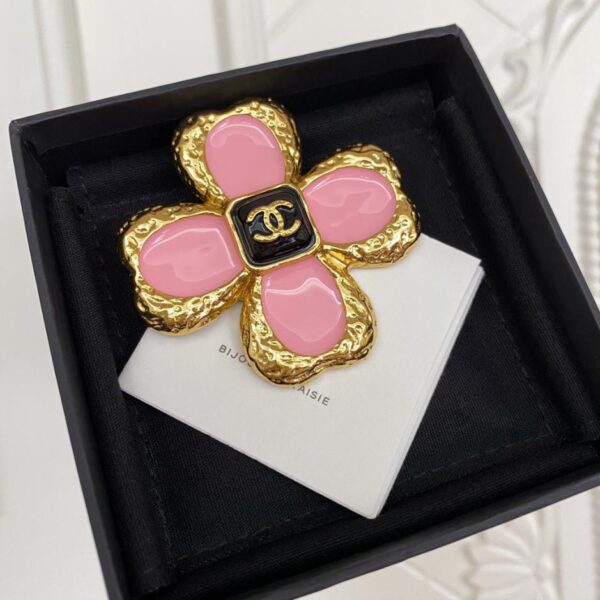replica,repliche,fake,1:1,earrings,bracelet,ring,jewelry Spilla Chanel quadrifoglio (652D)
