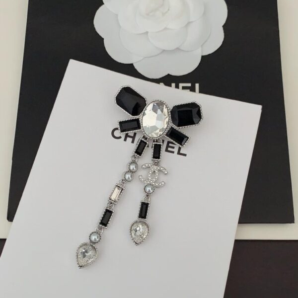 replica,repliche,fake,1:1,earrings,bracelet,ring,jewelry Ultima spilla con fiocco di diamanti bianchi e neri di Chanel (92FC)