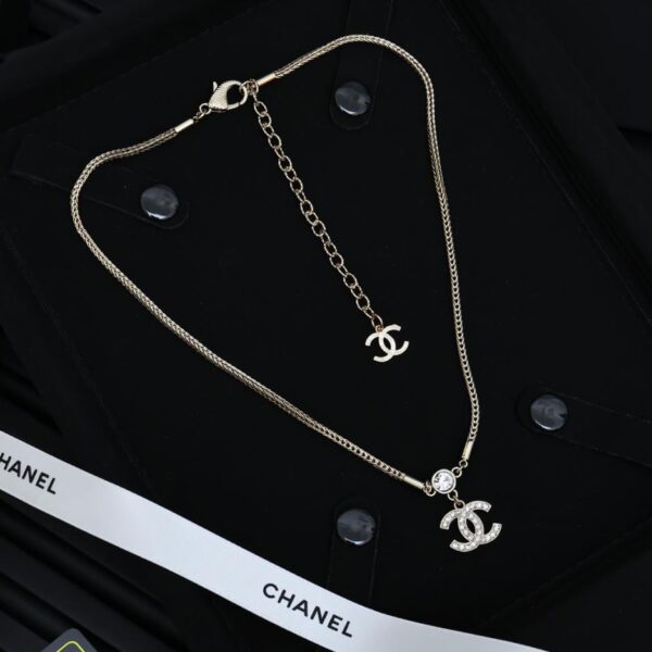 Chanel Collana con catena in osso di serpente Chopard con doppia C piena di diamanti (5692)