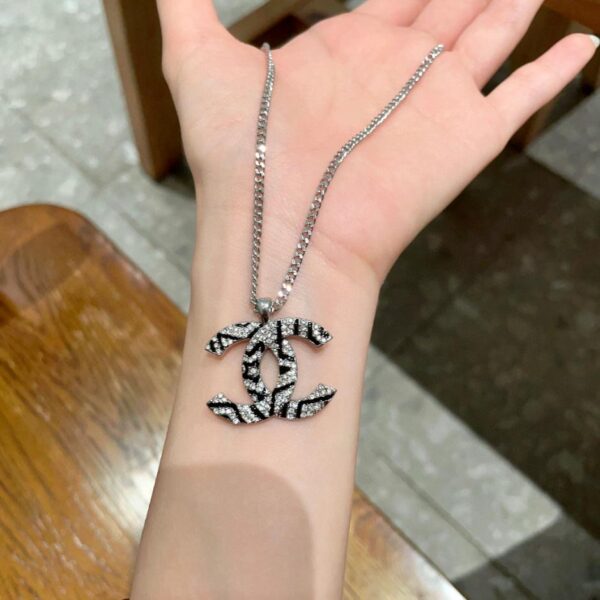 replica,repliche,fake,1:1,earrings,bracelet,ring,jewelry Collana Chanel con lettere di seconda mano (DE3E)
