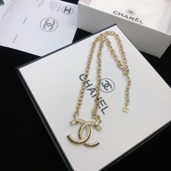 Collana con braccialetto con lettera Chanel (A5EA)