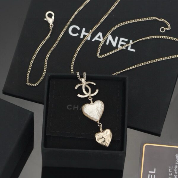 Collana Chanel con cuore di perle (145D)