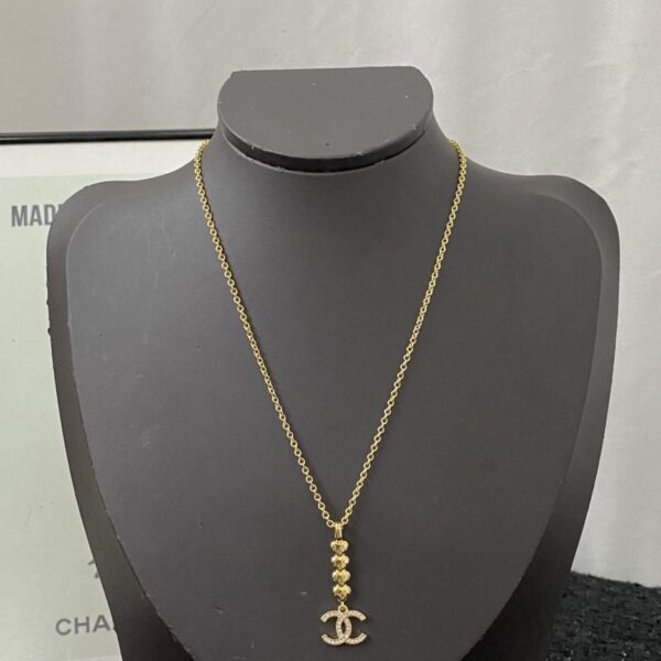 Collana Chanel piccola in metallo Love (C11F)