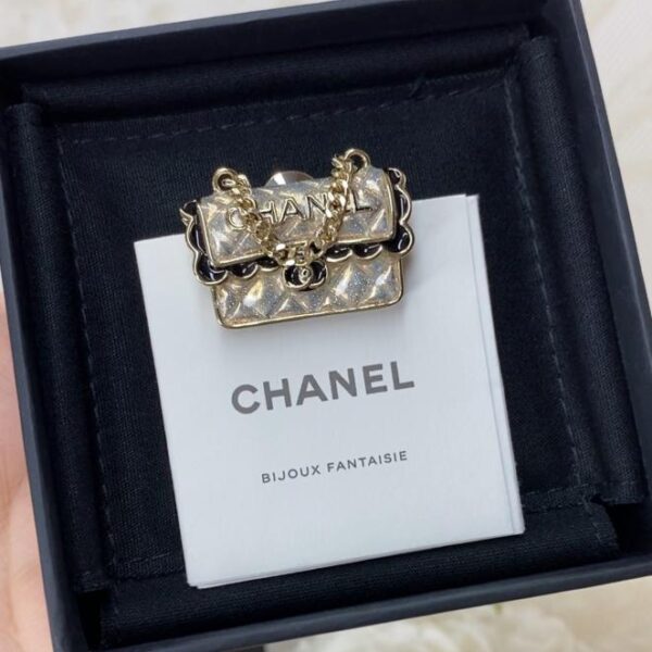 replica,repliche,fake,1:1,earrings,bracelet,ring,jewelry Spilla Chanel per borsa in pizzo nero (7118)
