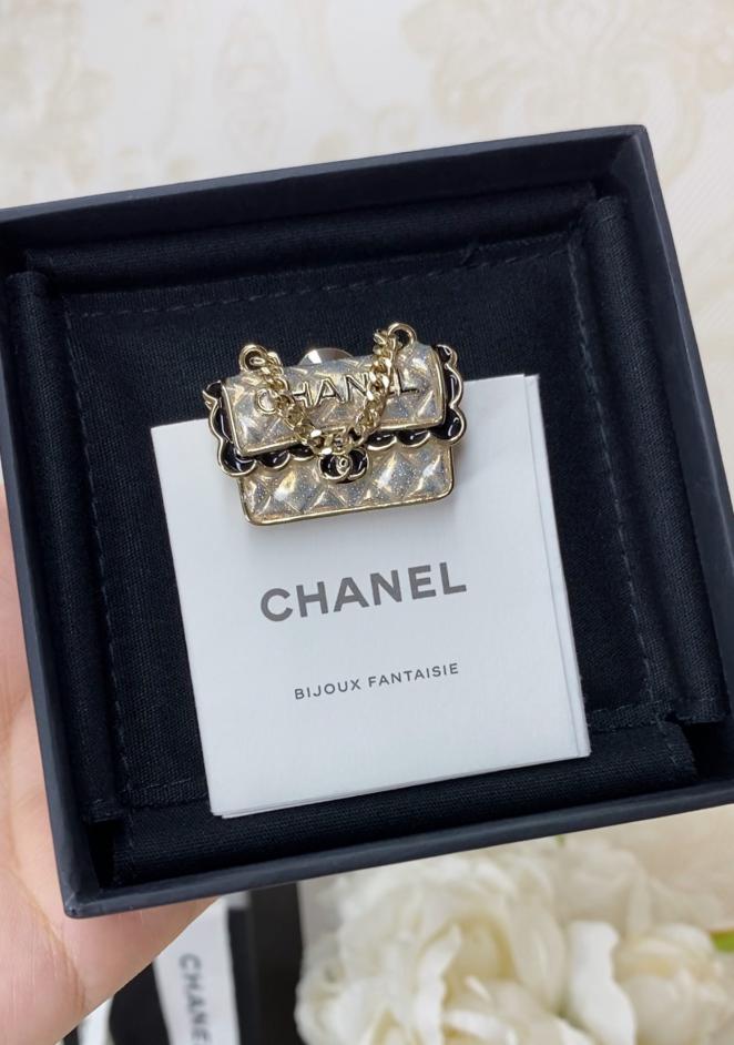 replica,repliche,fake,1:1,earrings,bracelet,ring,jewelry Spilla Chanel per borsa in pizzo nero (7118) replica,repliche,fake,1:1,earrings,bracelet,ring,jewelry Spilla Chanel per borsa in pizzo nero (7118)