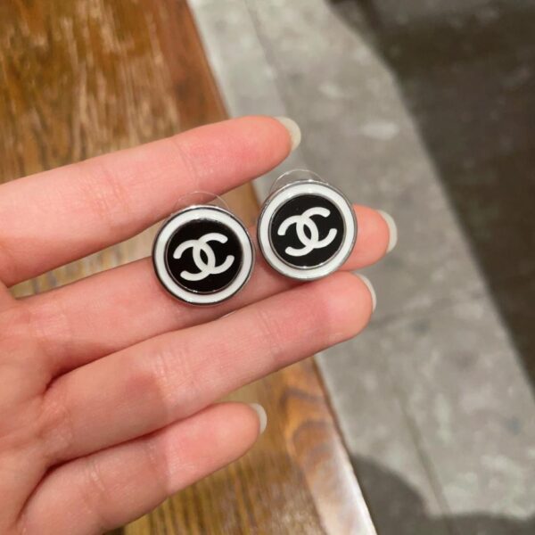 Orecchini a bottone classici Chanel doppia C (BDB6)