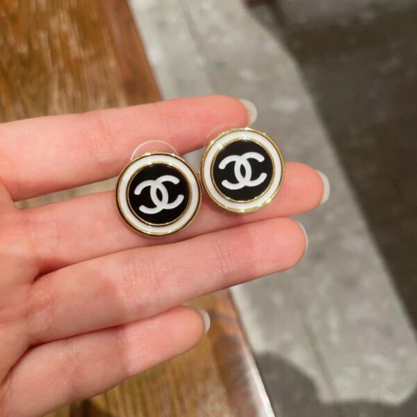 Orecchini a bottone classici Chanel doppia C (D4F8)