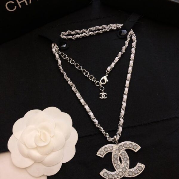 replica,repliche,fake,1:1,earrings,bracelet,ring,jewelry Collana Chanel in pelle con doppia C con diamanti pieni (78F3)