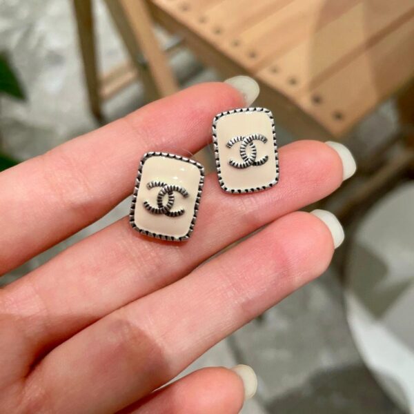 Orecchini a bottone Chanel doppia C (2B4D)