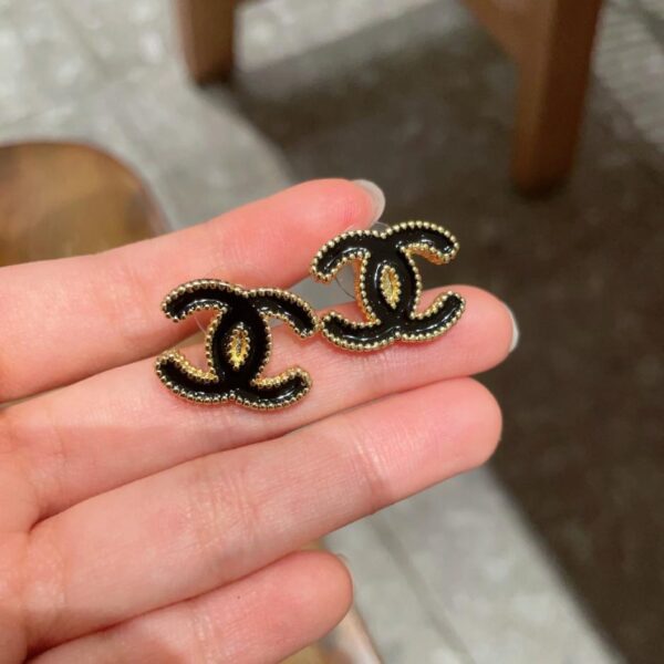 Orecchini a bottone Chanel doppia C (A91E)